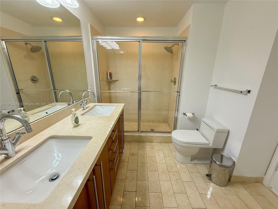 En Venta: $545,000 (2 camas, 2 baños, 1013 Pies cuadrados)