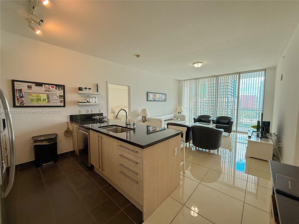 En Venta: $545,000 (2 camas, 2 baños, 1013 Pies cuadrados)