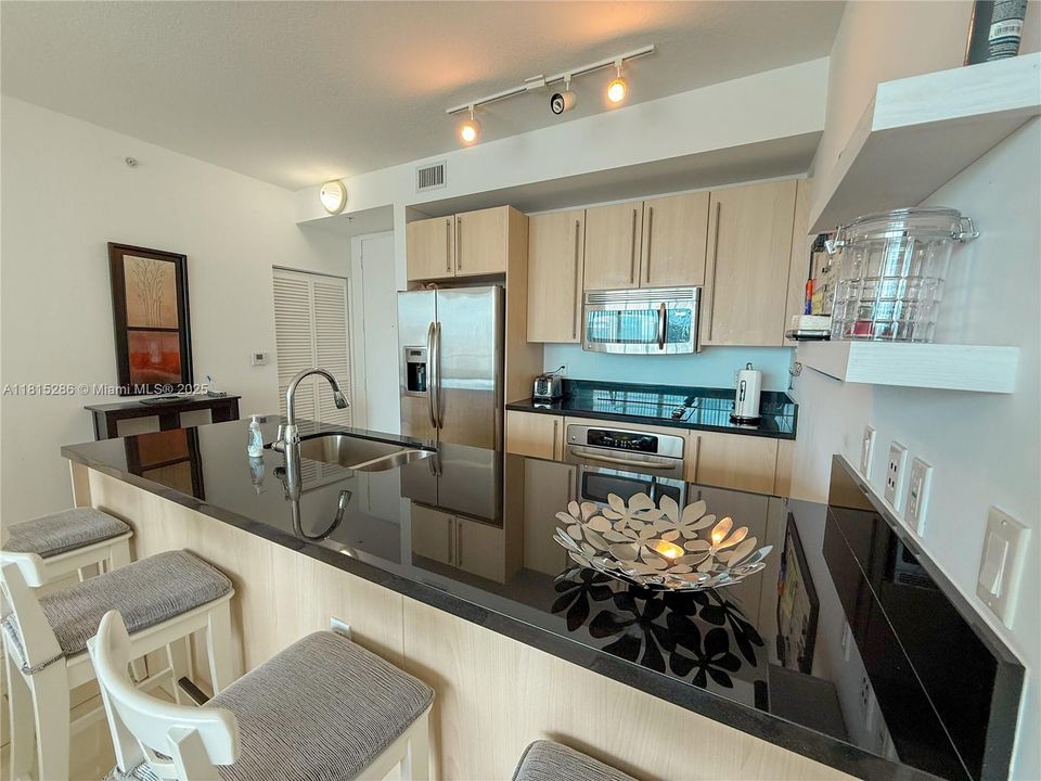 En Venta: $545,000 (2 camas, 2 baños, 1013 Pies cuadrados)