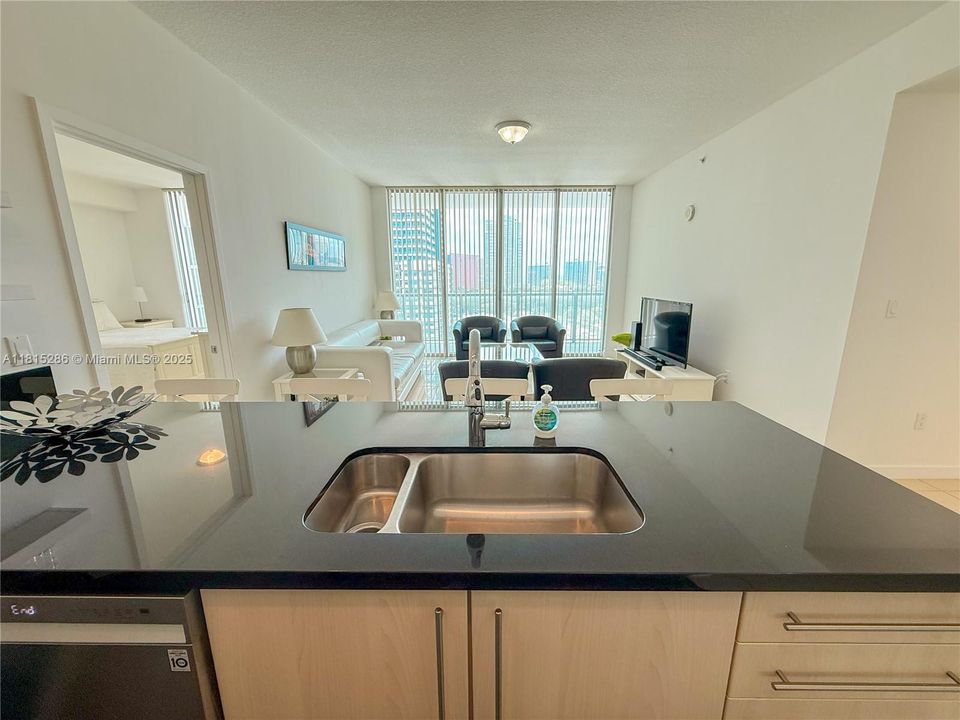 En Venta: $545,000 (2 camas, 2 baños, 1013 Pies cuadrados)