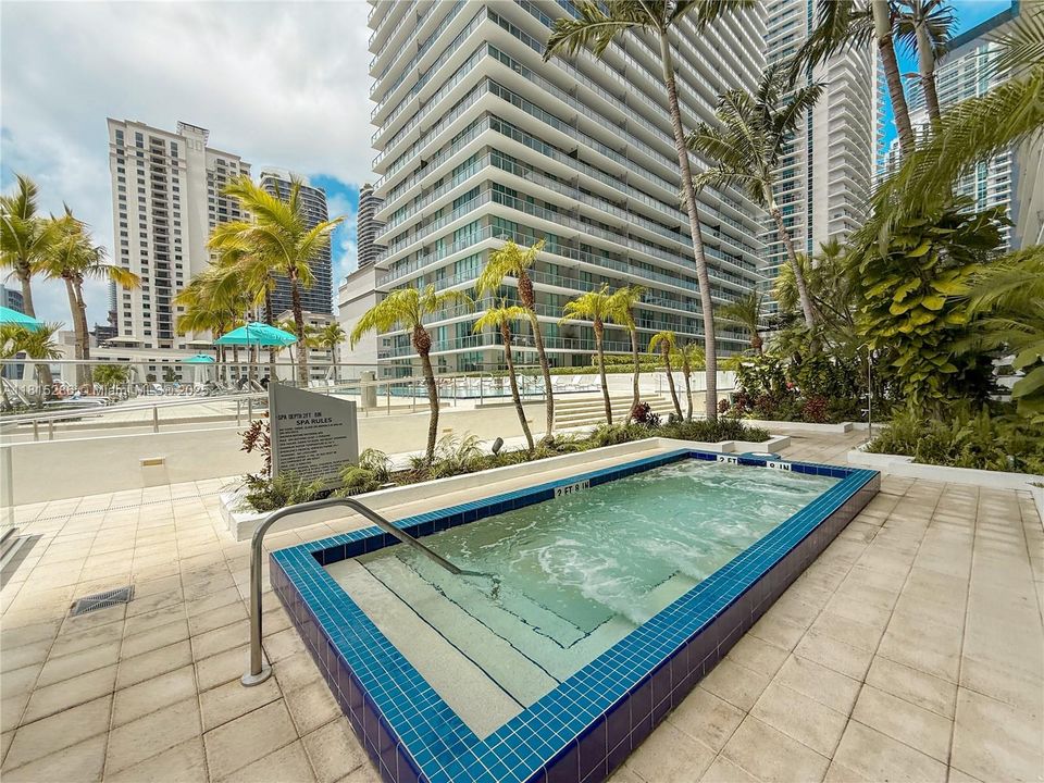 En Venta: $545,000 (2 camas, 2 baños, 1013 Pies cuadrados)