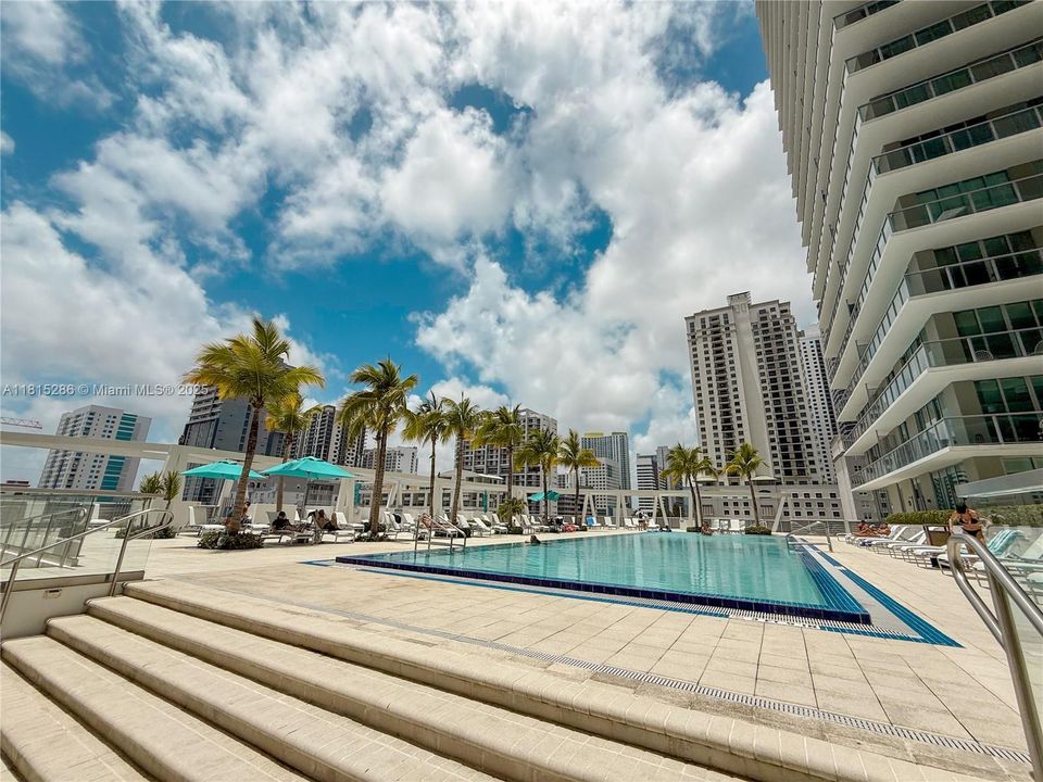 En Venta: $545,000 (2 camas, 2 baños, 1013 Pies cuadrados)