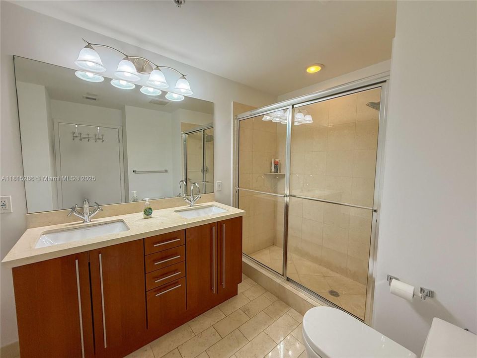 En Venta: $545,000 (2 camas, 2 baños, 1013 Pies cuadrados)