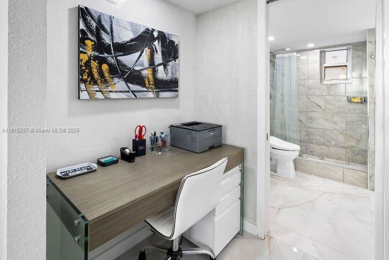 Active With Contract: $825,000 (1 beds, 1 baths, 776 Square Feet)