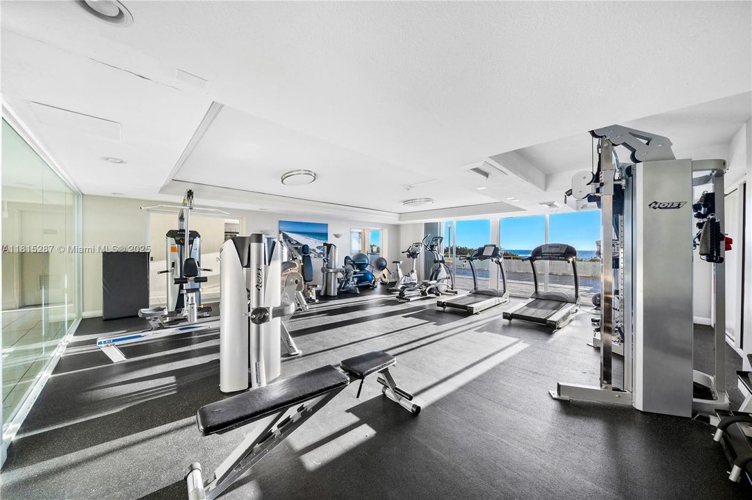 Active With Contract: $825,000 (1 beds, 1 baths, 776 Square Feet)