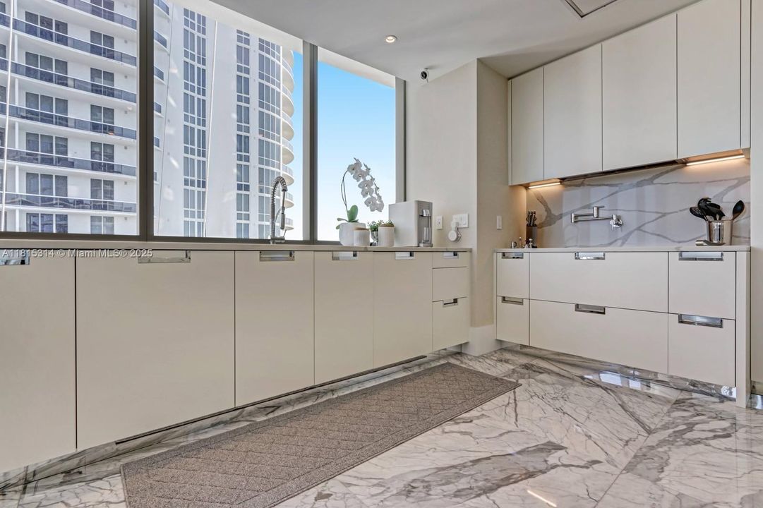 На продажу: $6,449,000 (3 спален, 4 ванн, 2688 Квадратных фут)