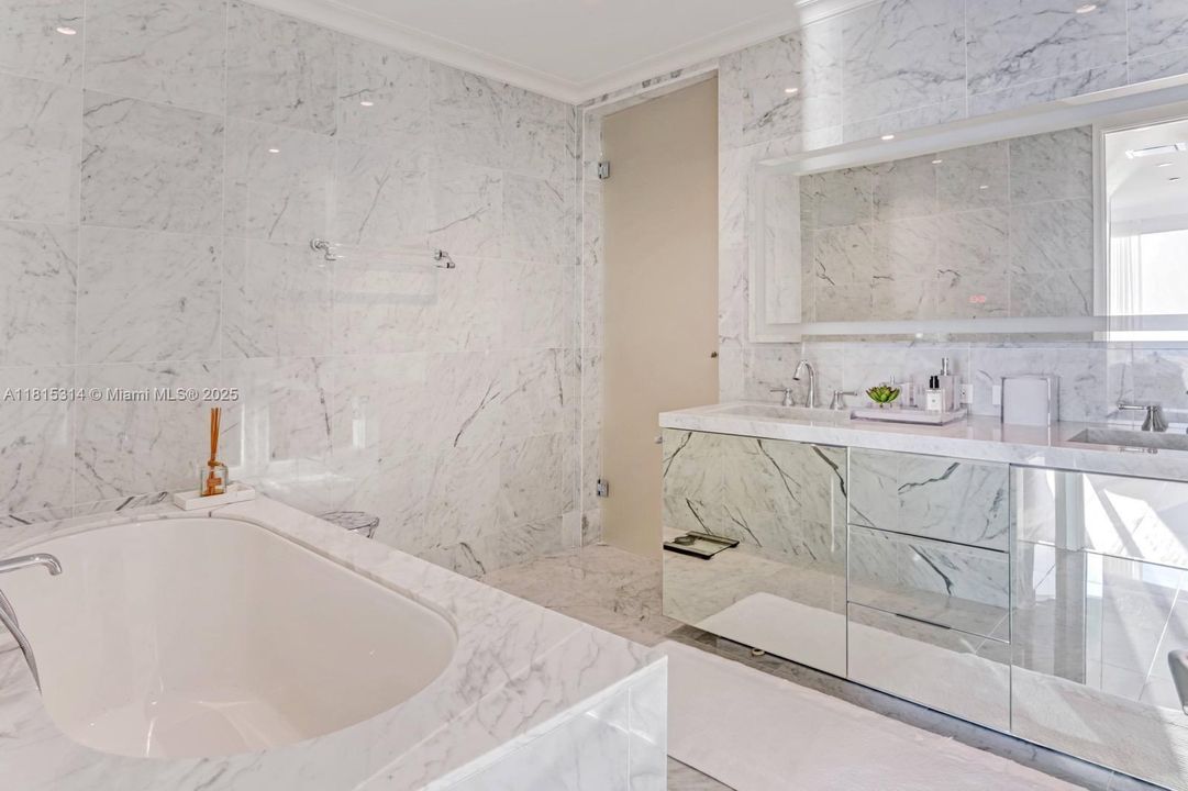 На продажу: $6,449,000 (3 спален, 4 ванн, 2688 Квадратных фут)