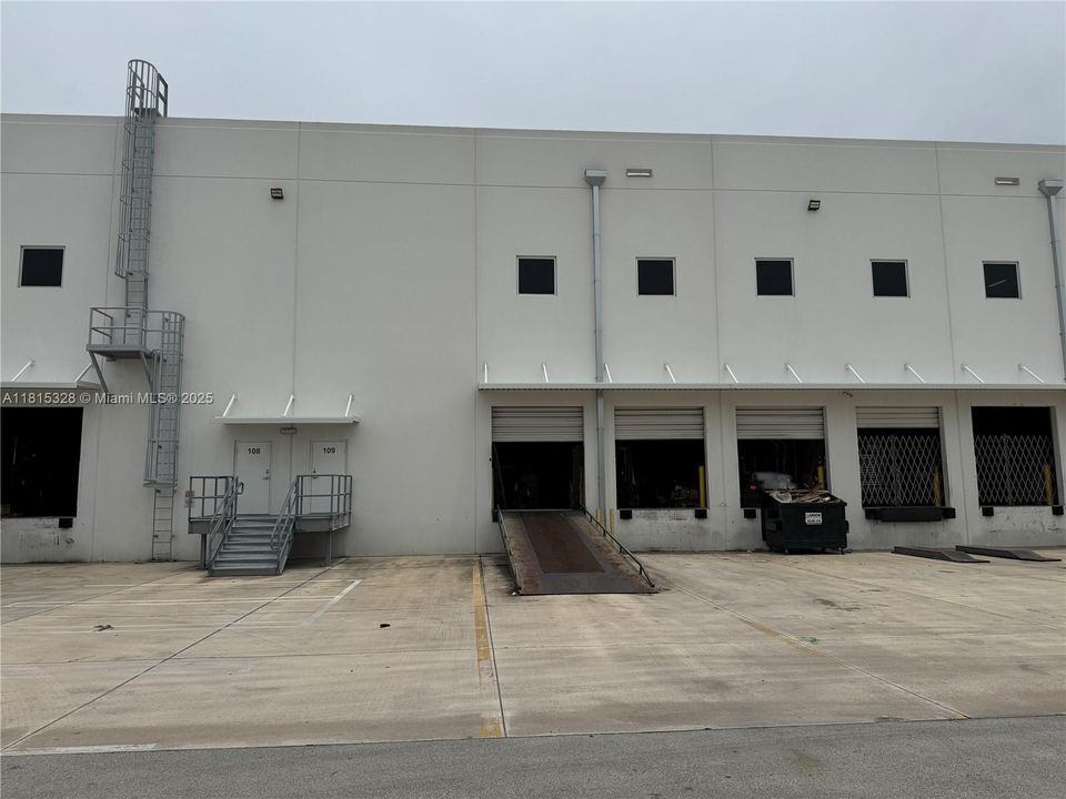 待售: $3,742,000 (0 贝兹, 0 浴室, 0 平方英尺)