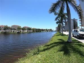 For Sale: $125,000 (1 beds, 1 baths, 790 Square Feet)