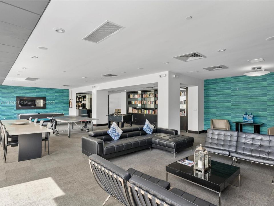 For Sale: $375,000 (0 beds, 1 baths, 552 Square Feet)