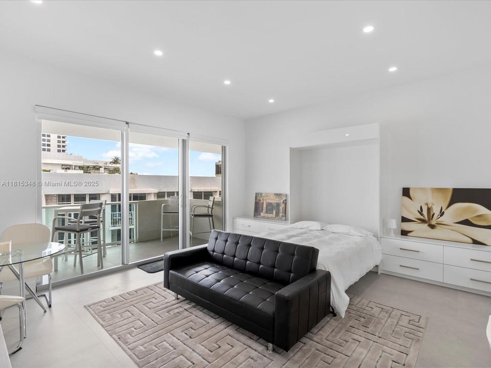 For Sale: $375,000 (0 beds, 1 baths, 552 Square Feet)