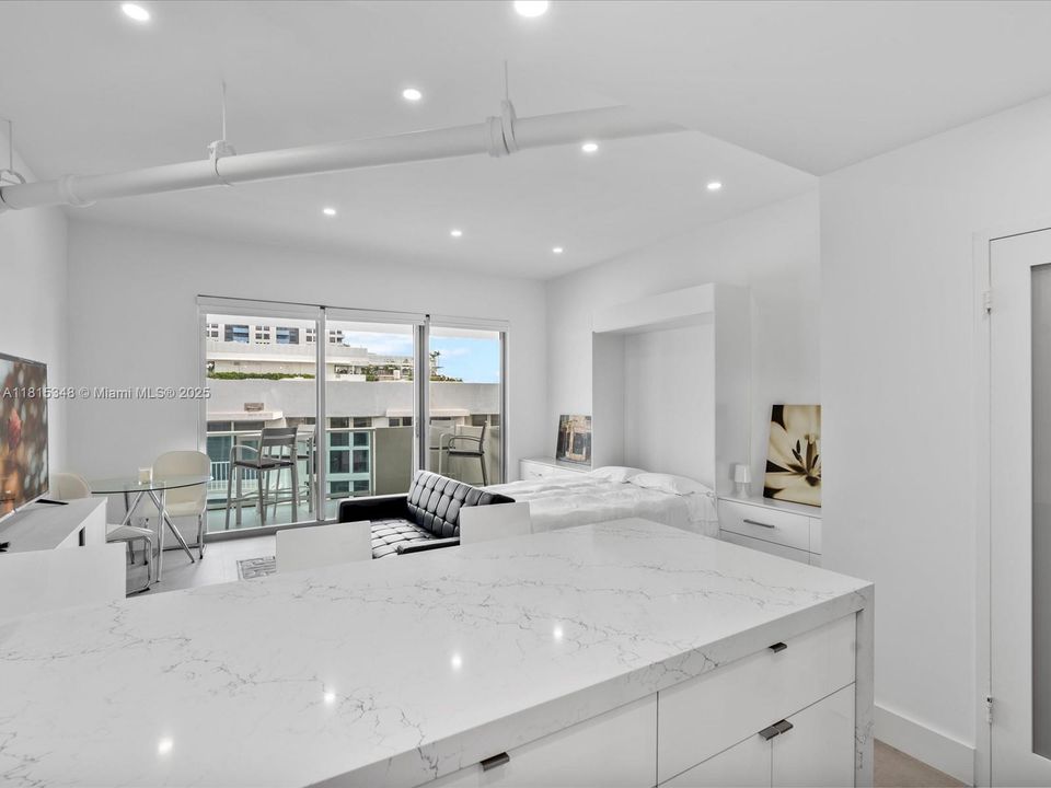 For Sale: $375,000 (0 beds, 1 baths, 552 Square Feet)