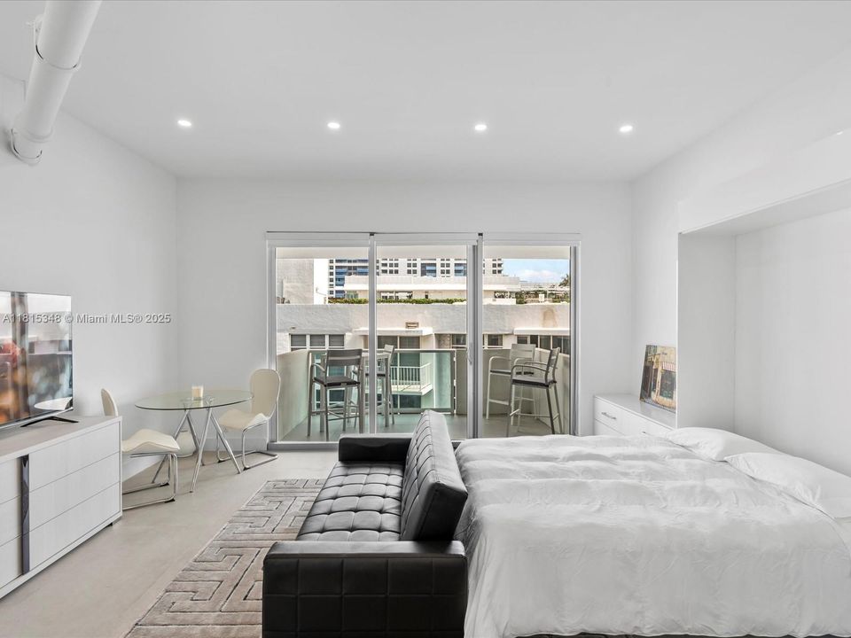 For Sale: $375,000 (0 beds, 1 baths, 552 Square Feet)