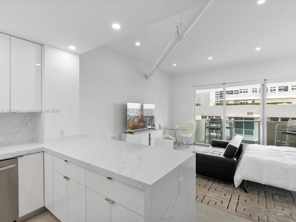 For Sale: $375,000 (0 beds, 1 baths, 552 Square Feet)