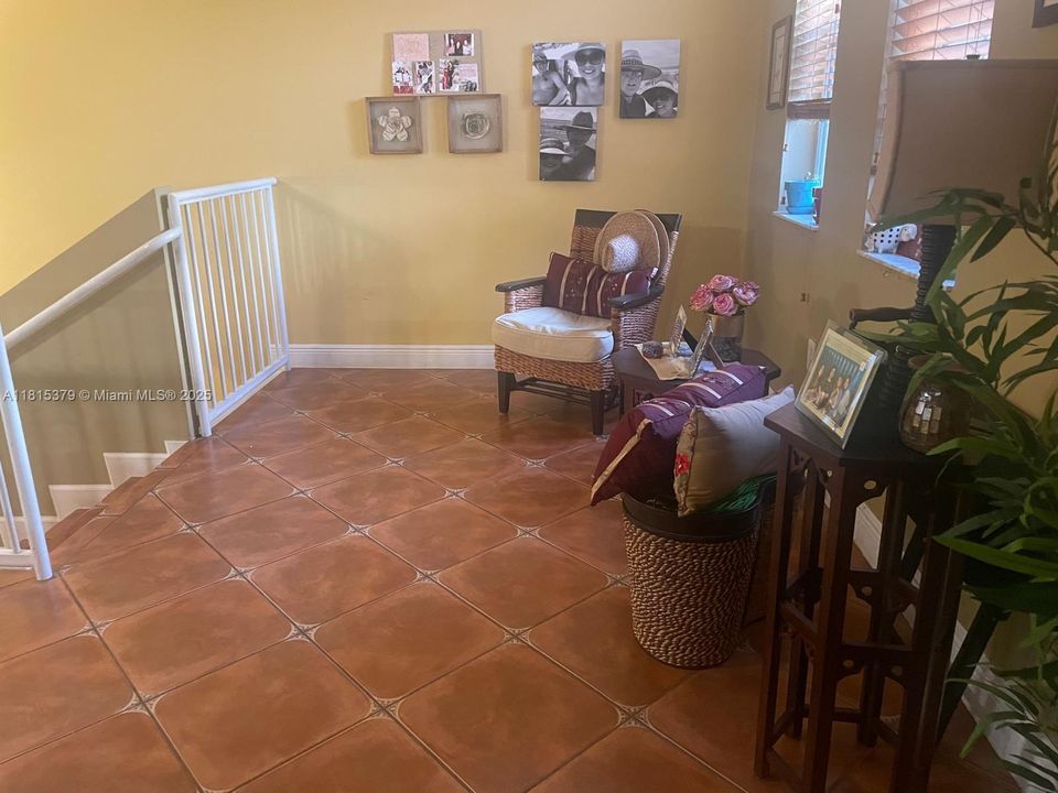 Activo con contrato: $380,000 (3 camas, 2 baños, 1464 Pies cuadrados)