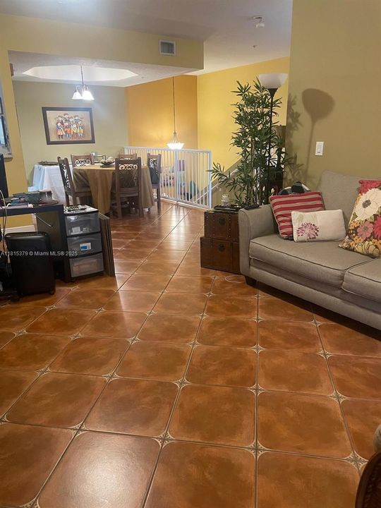 Activo con contrato: $380,000 (3 camas, 2 baños, 1464 Pies cuadrados)