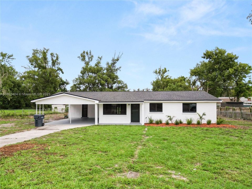 Vendido Recientemente: $289,900 (3 camas, 2 baños, 0 Pies cuadrados)
