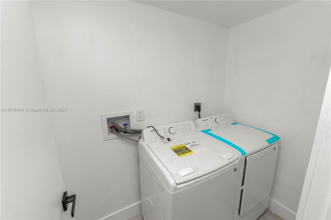 Vendido Recientemente: $289,900 (3 camas, 2 baños, 0 Pies cuadrados)