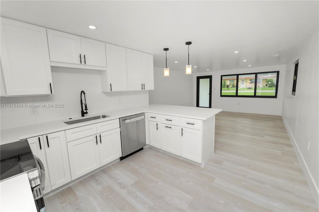 Vendido Recientemente: $289,900 (3 camas, 2 baños, 0 Pies cuadrados)