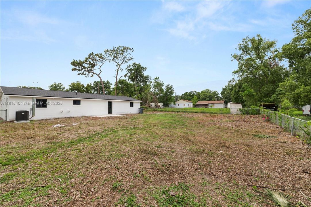 Vendido Recientemente: $289,900 (3 camas, 2 baños, 0 Pies cuadrados)