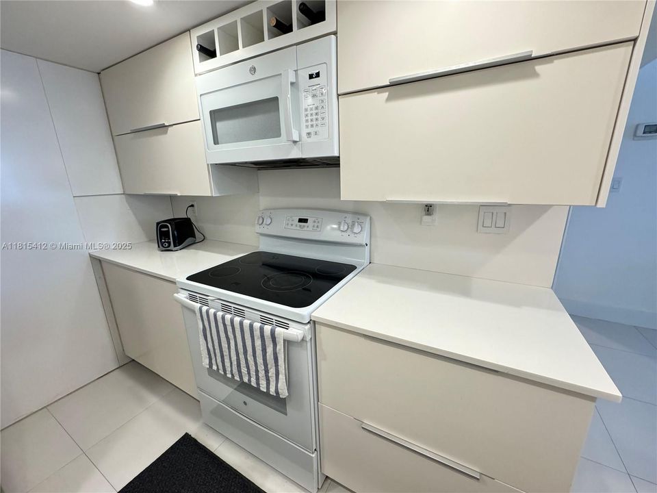 Recently Sold: $645,000 (1 beds, 1 baths, 675 Square Feet)