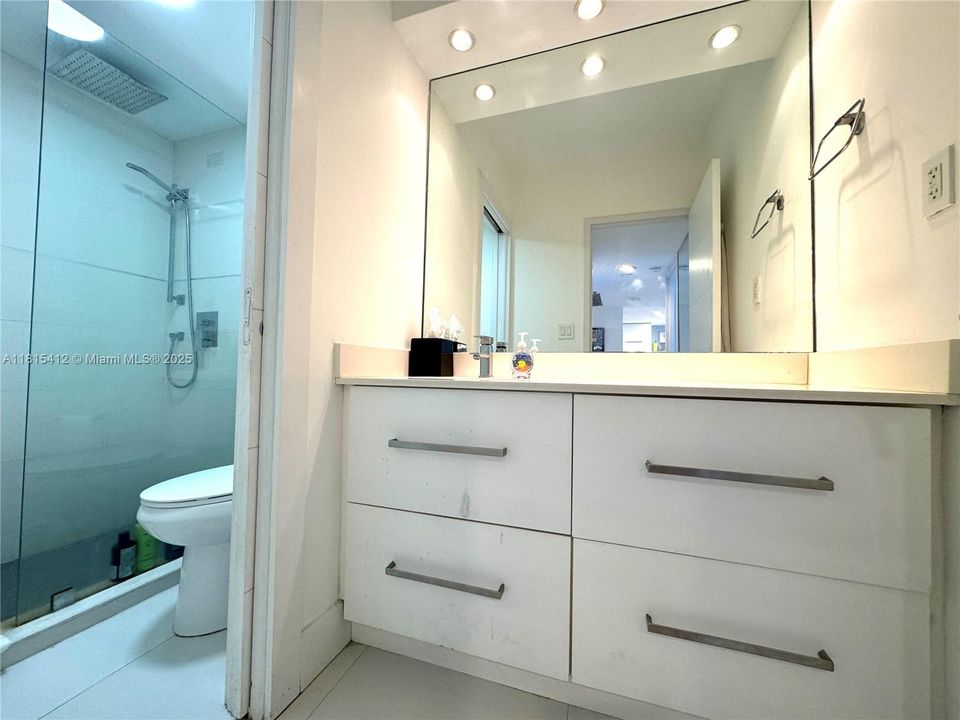 Recently Sold: $645,000 (1 beds, 1 baths, 675 Square Feet)