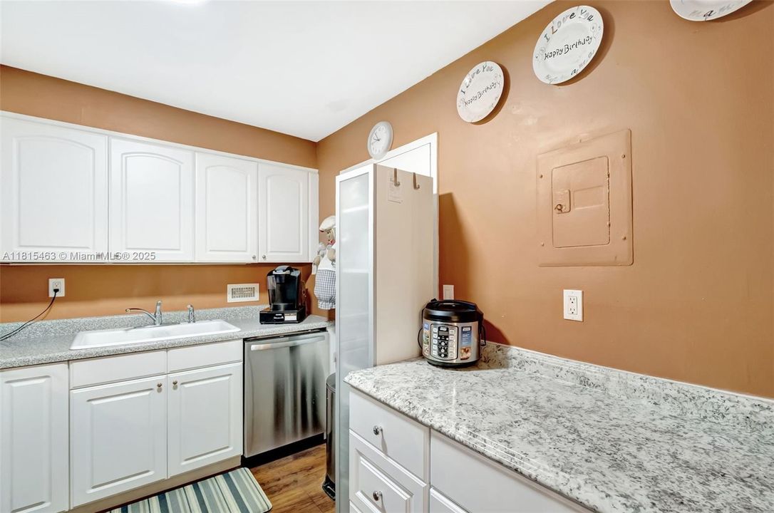 На продажу: $475,000 (2 спален, 2 ванн, 1300 Квадратных фут)