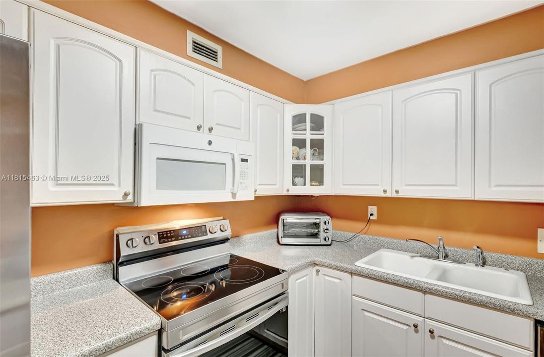 На продажу: $475,000 (2 спален, 2 ванн, 1300 Квадратных фут)