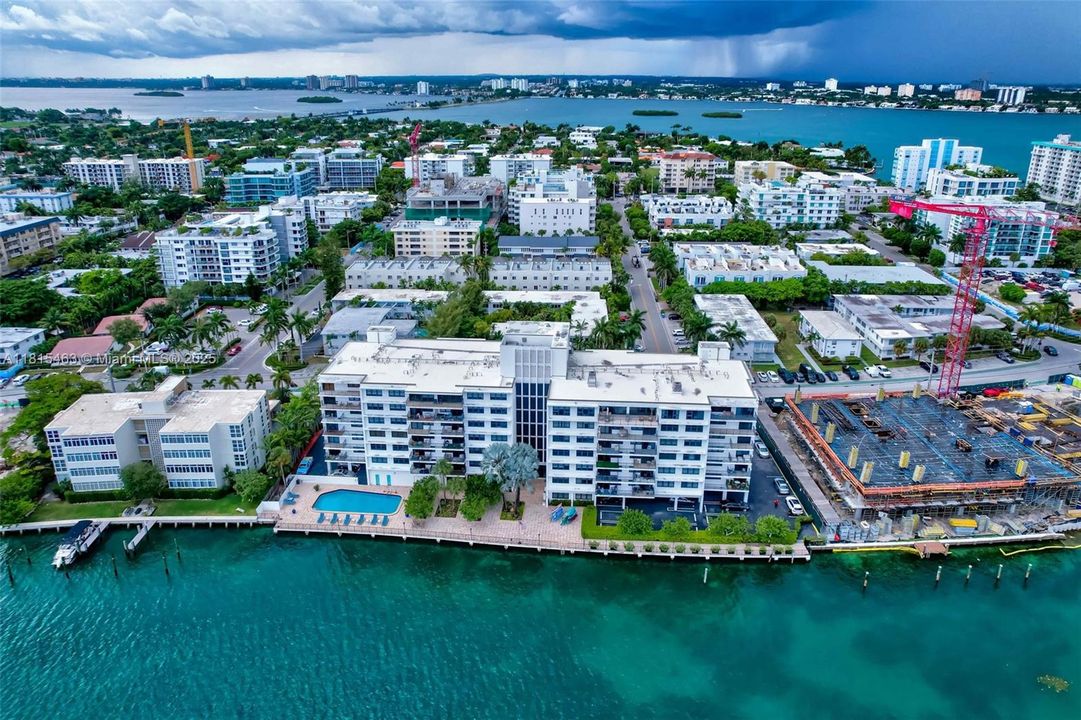 На продажу: $475,000 (2 спален, 2 ванн, 1300 Квадратных фут)