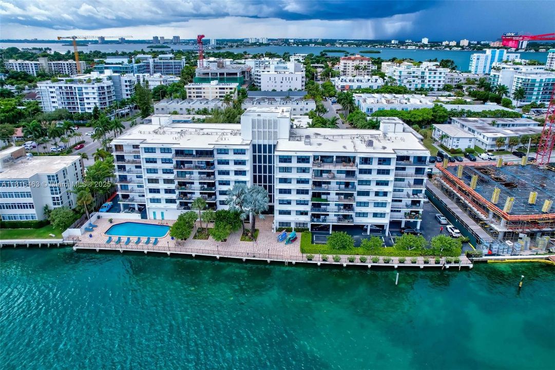 На продажу: $475,000 (2 спален, 2 ванн, 1300 Квадратных фут)