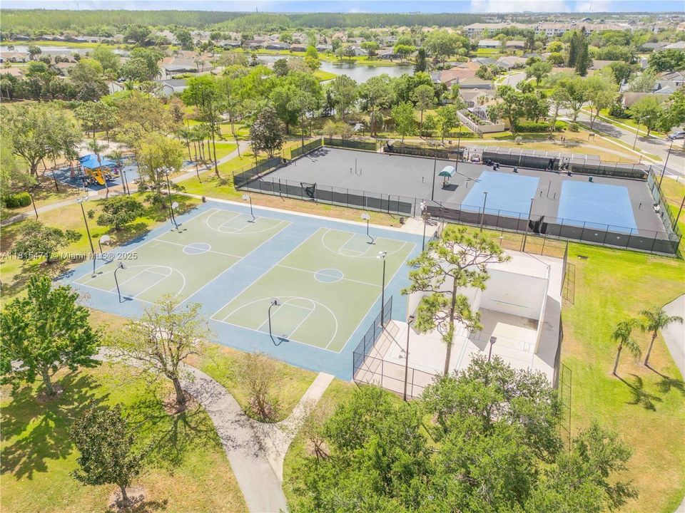 最近售出: $559,900 (4 贝兹, 2 浴室, 0 平方英尺)