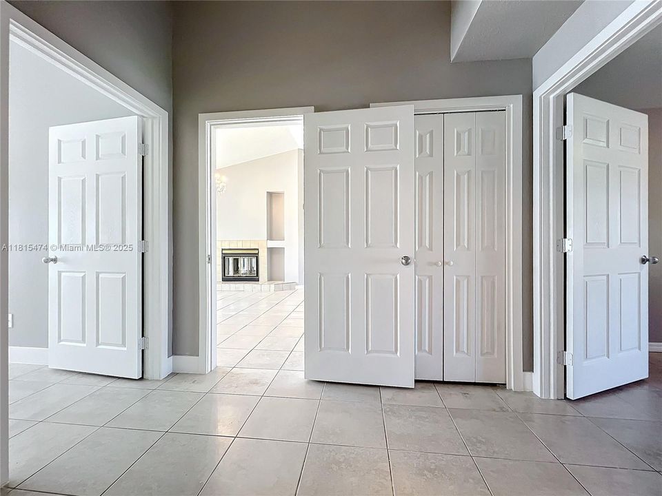 最近售出: $559,900 (4 贝兹, 2 浴室, 0 平方英尺)