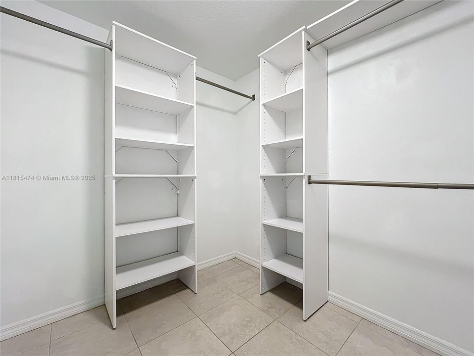 最近售出: $559,900 (4 贝兹, 2 浴室, 0 平方英尺)