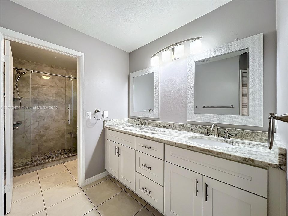 最近售出: $559,900 (4 贝兹, 2 浴室, 0 平方英尺)