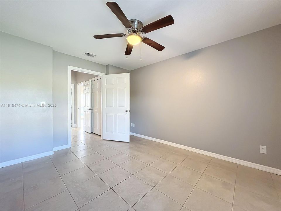 最近售出: $559,900 (4 贝兹, 2 浴室, 0 平方英尺)