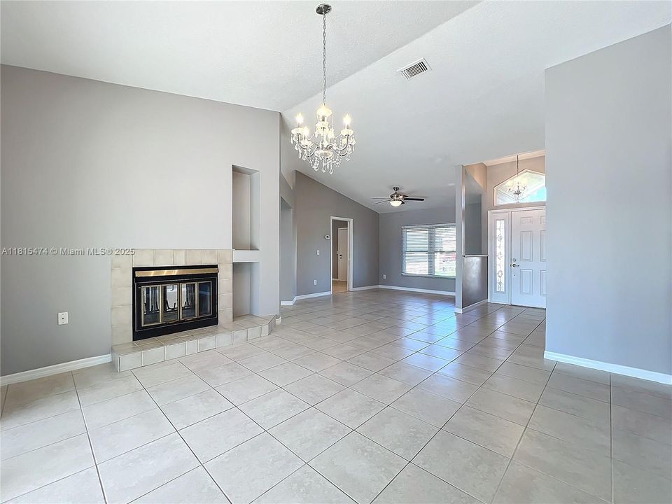 最近售出: $559,900 (4 贝兹, 2 浴室, 0 平方英尺)