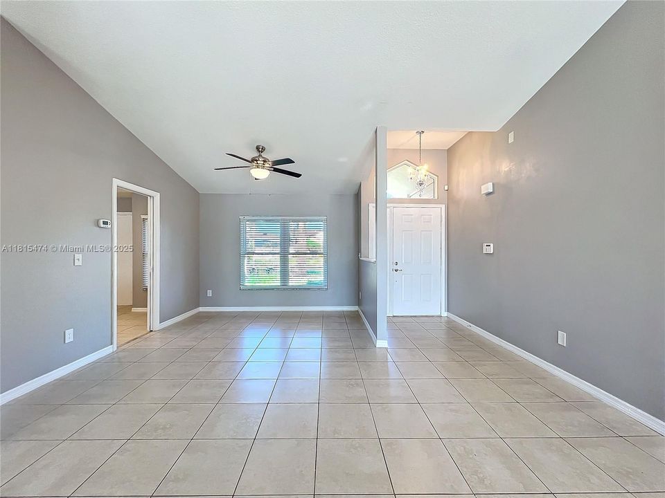 最近售出: $559,900 (4 贝兹, 2 浴室, 0 平方英尺)