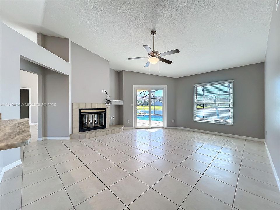 最近售出: $559,900 (4 贝兹, 2 浴室, 0 平方英尺)