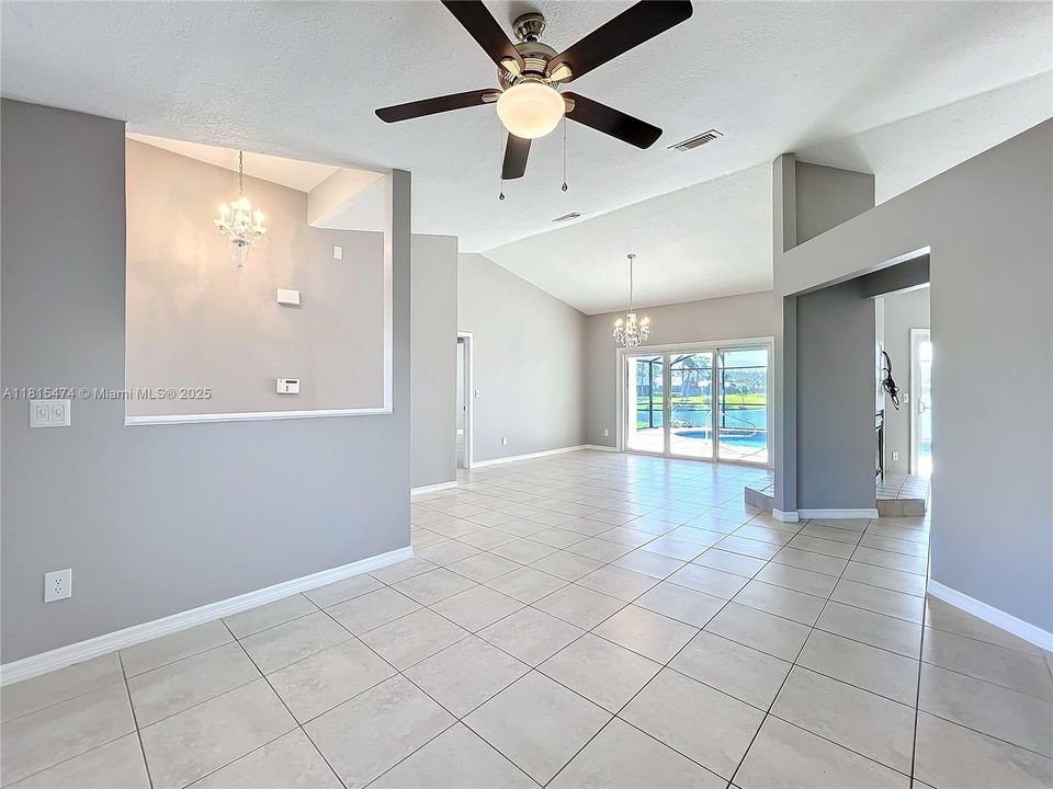 最近售出: $559,900 (4 贝兹, 2 浴室, 0 平方英尺)