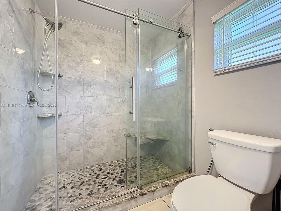 最近售出: $559,900 (4 贝兹, 2 浴室, 0 平方英尺)