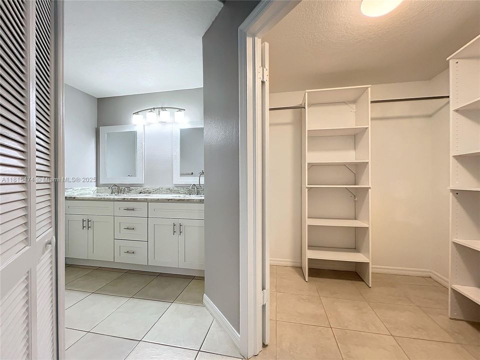 最近售出: $559,900 (4 贝兹, 2 浴室, 0 平方英尺)