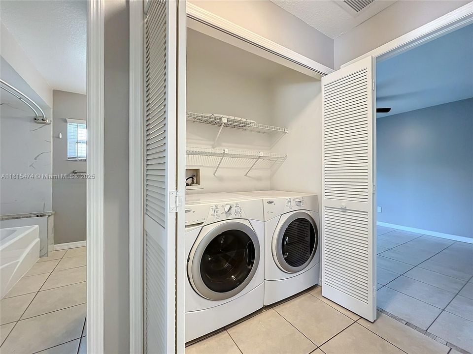 最近售出: $559,900 (4 贝兹, 2 浴室, 0 平方英尺)