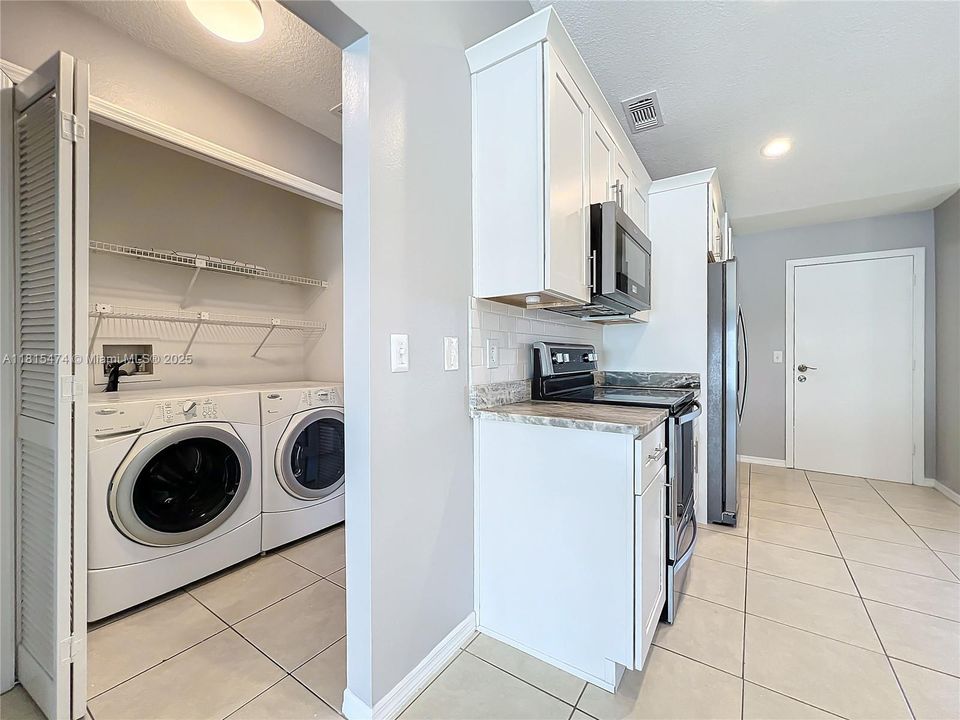 最近售出: $559,900 (4 贝兹, 2 浴室, 0 平方英尺)