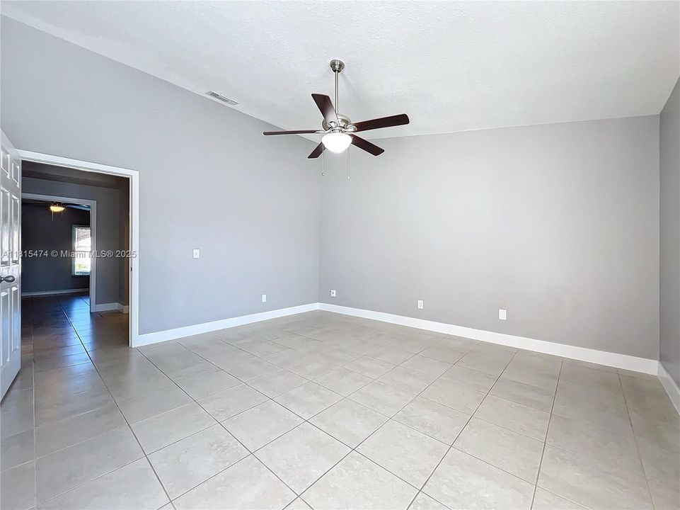 最近售出: $559,900 (4 贝兹, 2 浴室, 0 平方英尺)