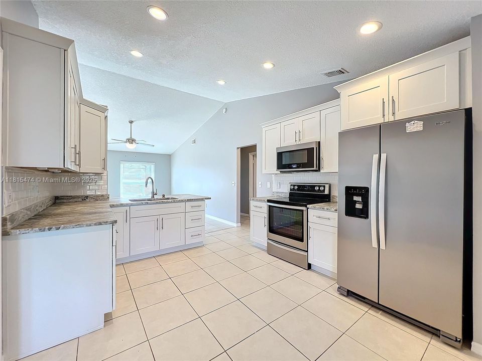 最近售出: $559,900 (4 贝兹, 2 浴室, 0 平方英尺)