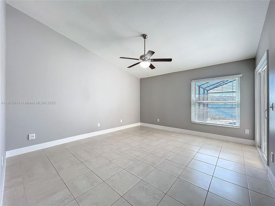 最近售出: $559,900 (4 贝兹, 2 浴室, 0 平方英尺)