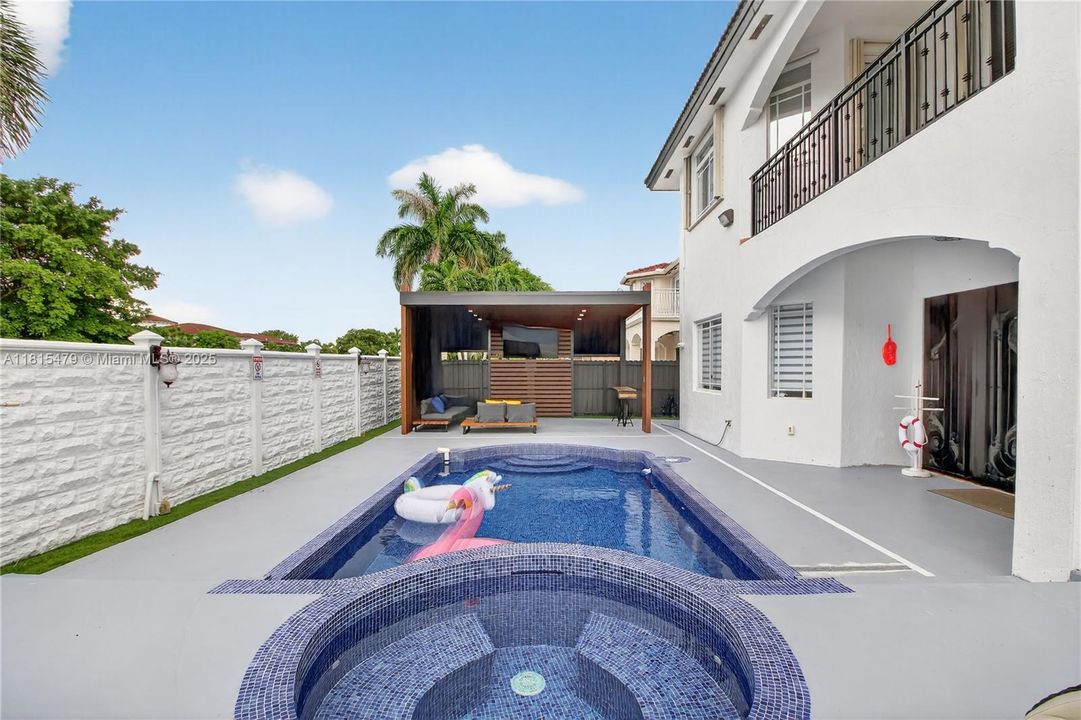 For Sale: $1,370,000 (5 beds, 4 baths, 3371 Square Feet)