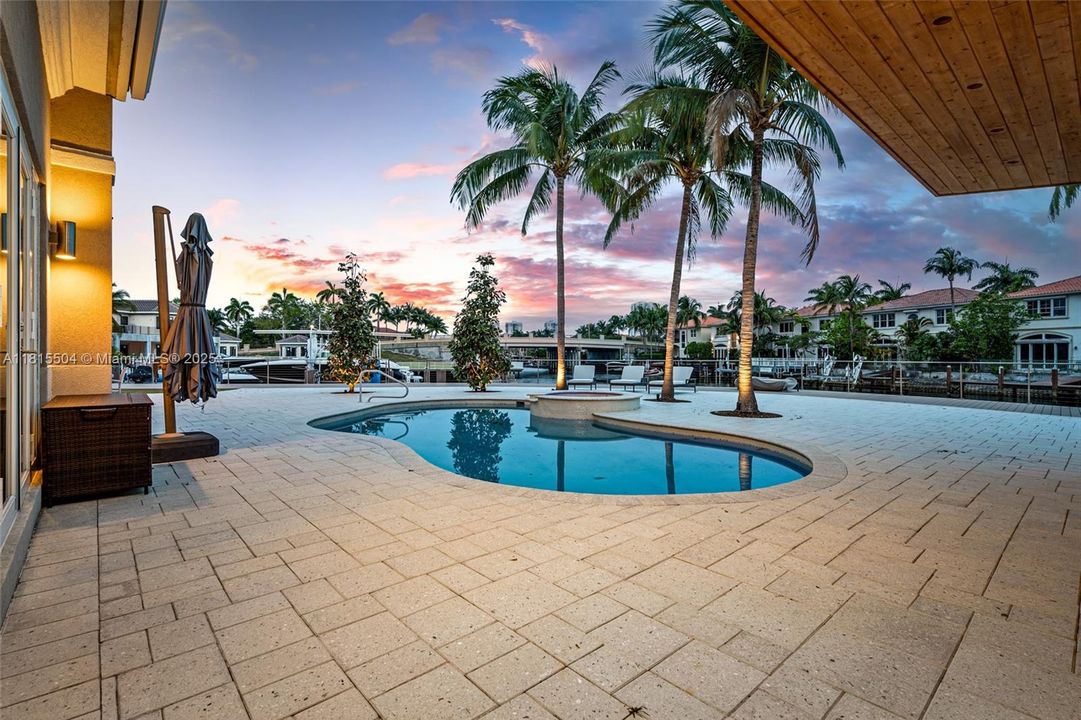 For Sale: $5,850,000 (6 beds, 6 baths, 4868 Square Feet)