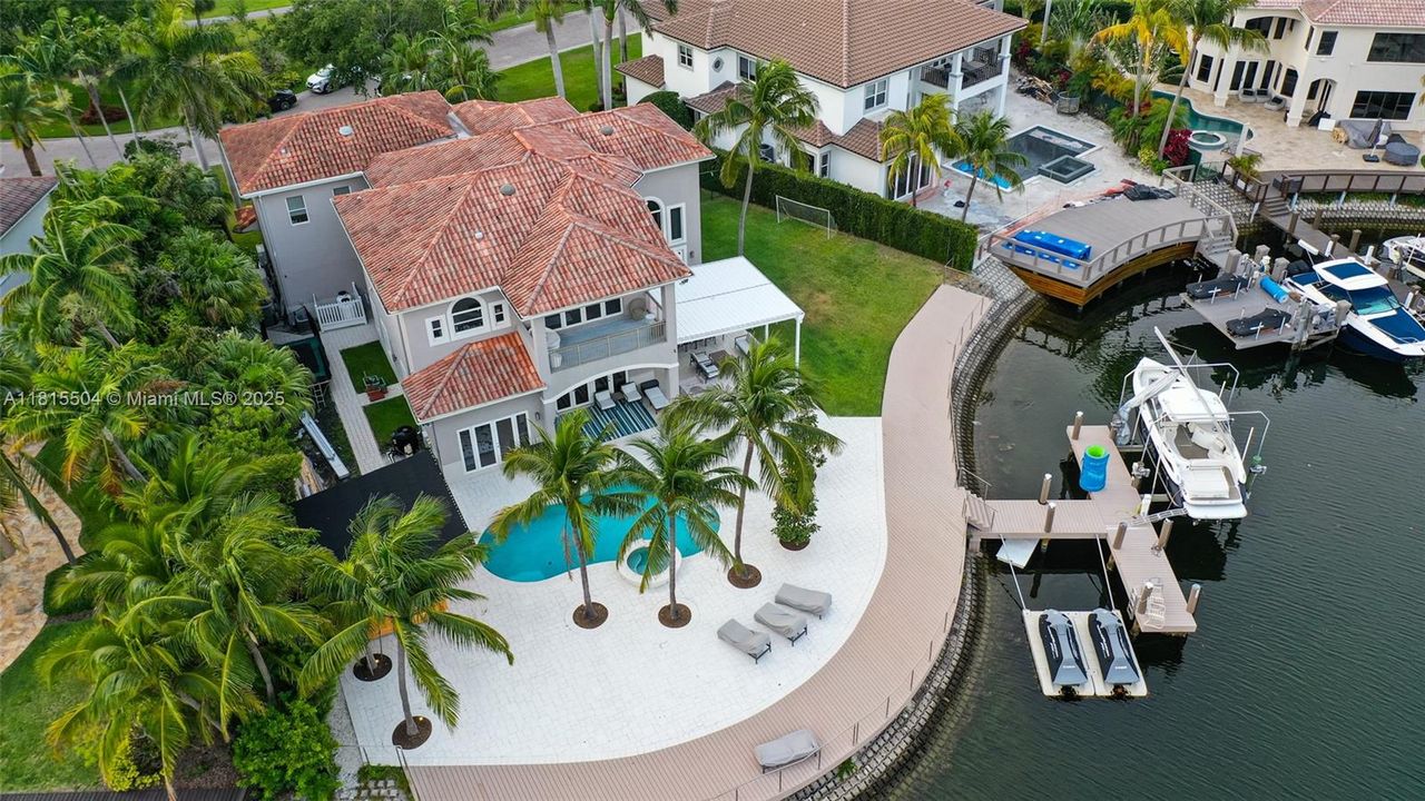 For Sale: $5,850,000 (6 beds, 6 baths, 4868 Square Feet)