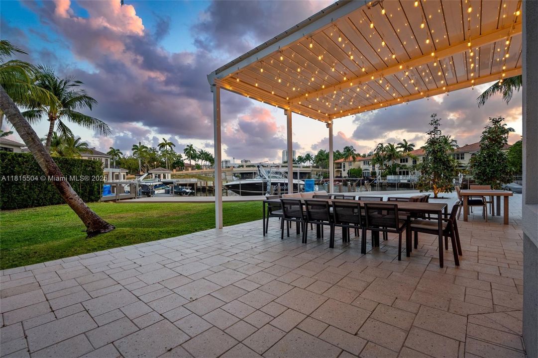 For Sale: $5,850,000 (6 beds, 6 baths, 4868 Square Feet)